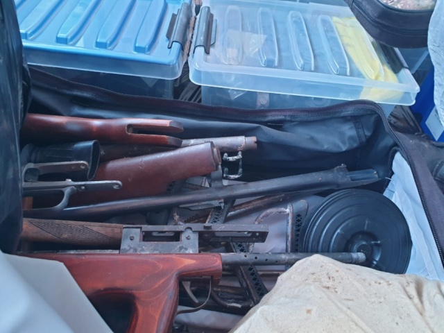 В Подмосковье был обнаружен тайник киллеров с большим количеством оружия