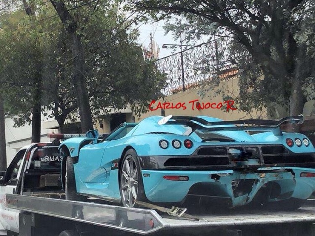 В Мексике разбили уникальный суперкар Koenigsegg CCXR бирюзового цвета