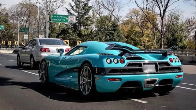 В Мексике разбили уникальный суперкар Koenigsegg CCXR бирюзового цвета