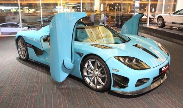 В Мексике разбили уникальный суперкар Koenigsegg CCXR бирюзового цвета