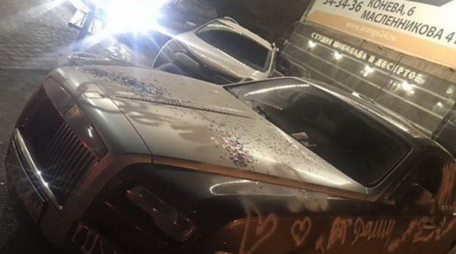 В Омске краской из баллончика разрисовали Rolls-Royce Ghost