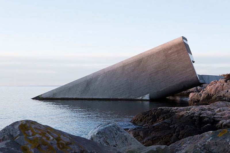 Экскурсия по крупнейшему в мире и первому в Европе подводному ресторану