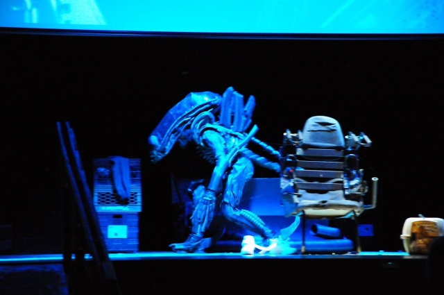 Американские школьники поставили спектакль по фильму "Чужой"