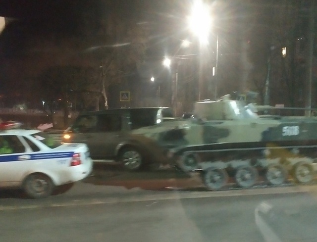 В Туле БМД врезался во внедорожник Land Rover