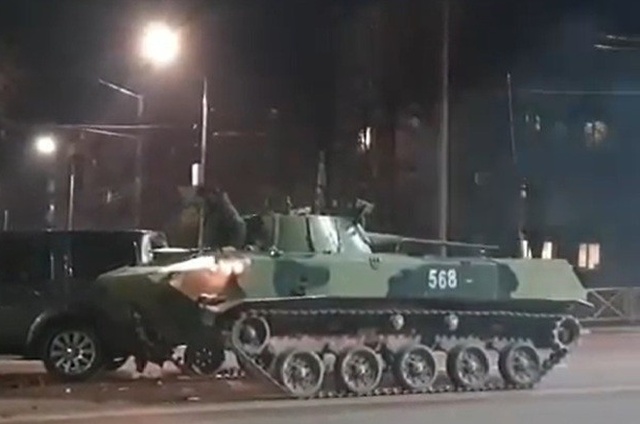 В Туле БМД врезался во внедорожник Land Rover