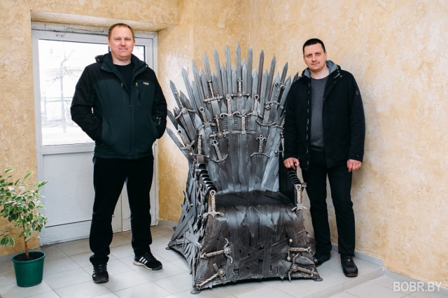 Бобруйские мастера изготовили копию трона из сериала "Игра престолов"