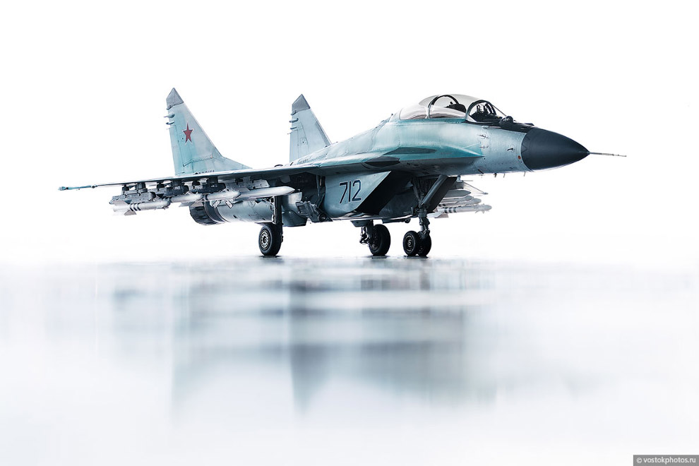 Истребитель МиГ-35 в объективе