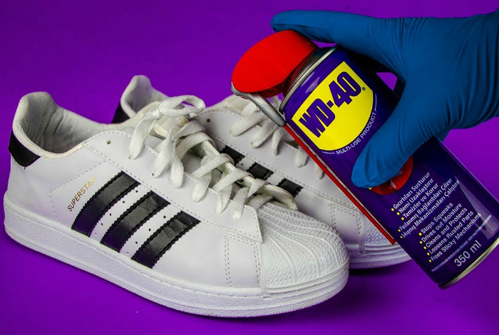 17 бытовых ситуаций, которые доказывают, что WD-40 способен заменить добрую половину бытовой химии