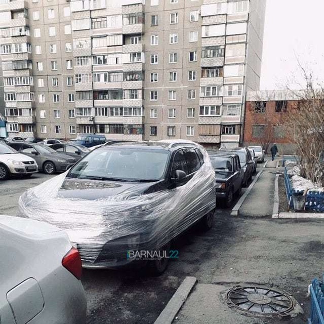 "Супергерой" из Барнаула борется с нарушителями правил парковки