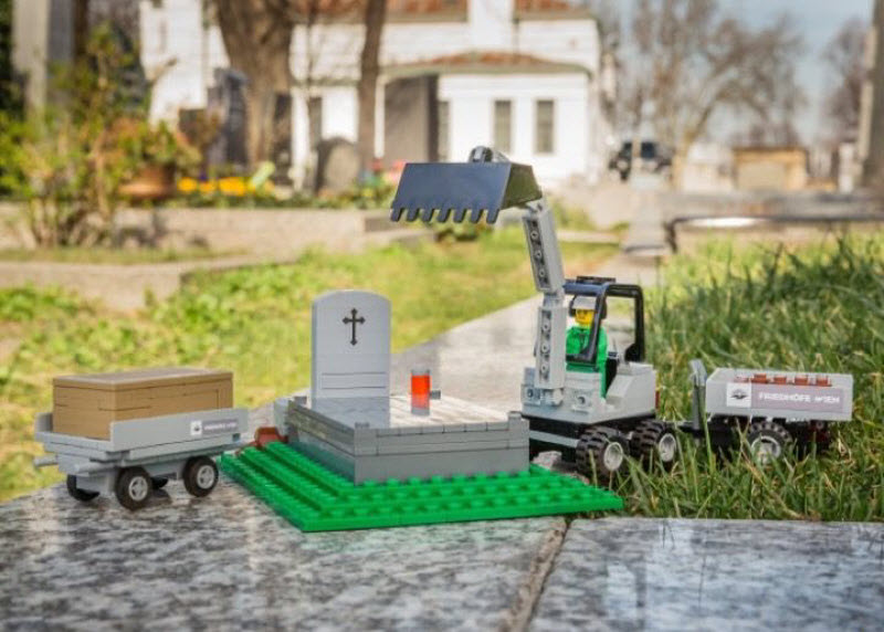 Хорони сколько душе угодно с набором LEGO из кладбищенской лавки