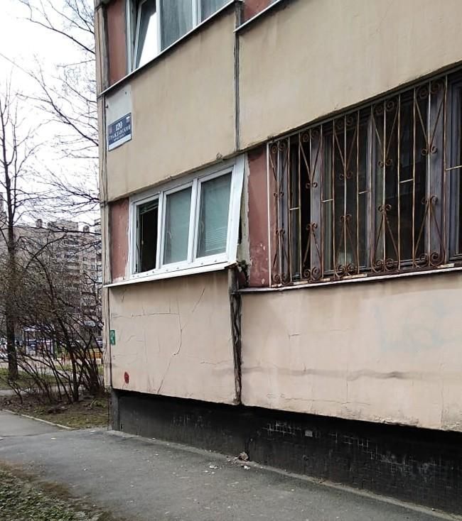 Гастарбайтеры снесли несущую стену в квартире панельной многоэтажки