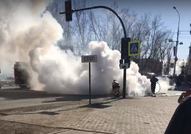 В центре Архангельска после аварии сгорел автомобиль