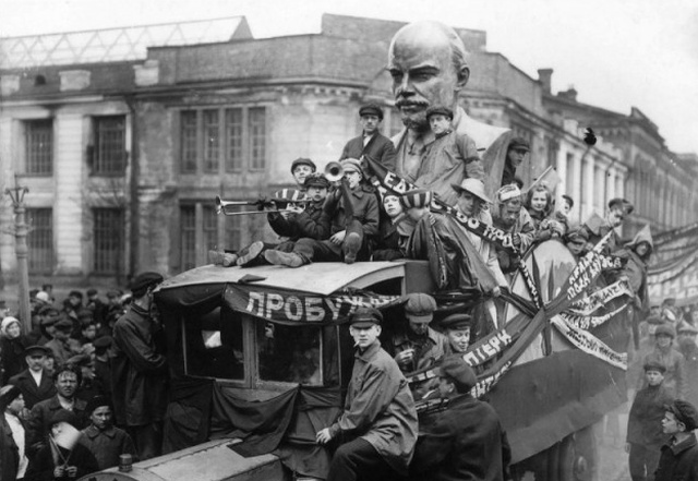 Архивные фотографии и моменты из прошлого