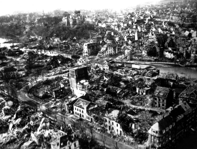 Разрушенный Берлин: фотографии 1945 года