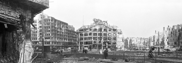 Разрушенный Берлин: фотографии 1945 года