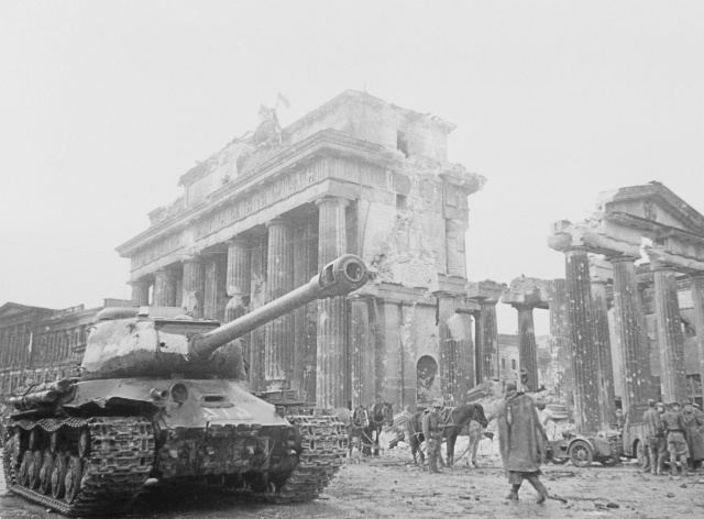 Разрушенный Берлин: фотографии 1945 года