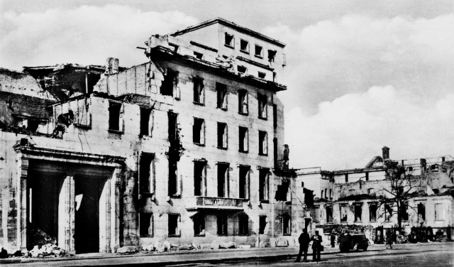 Разрушенный Берлин: фотографии 1945 года