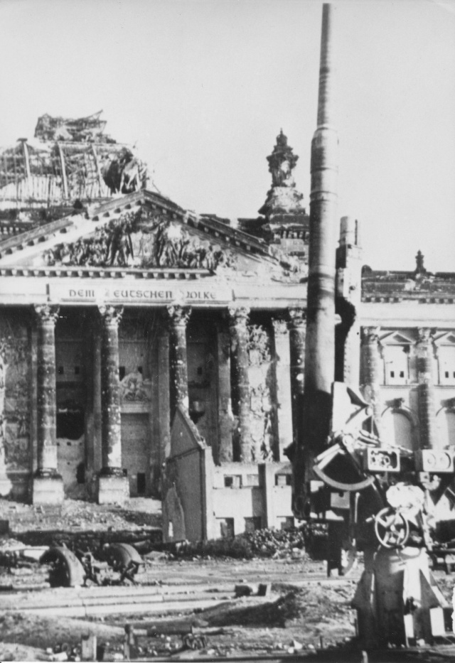 Разрушенный Берлин: фотографии 1945 года