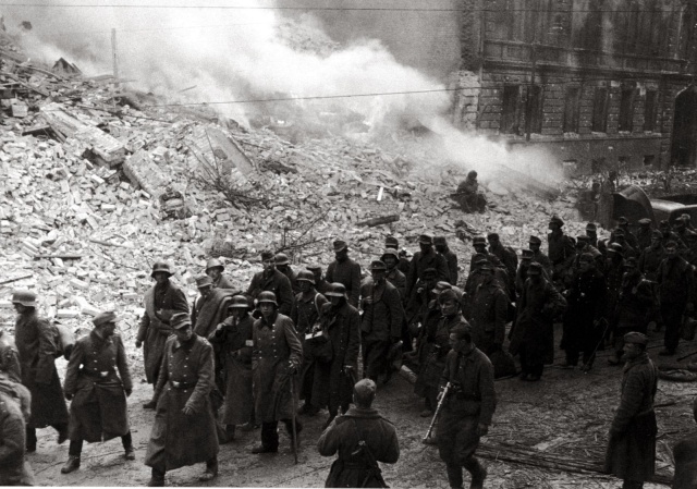 Разрушенный Берлин: фотографии 1945 года