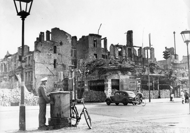 Разрушенный Берлин: фотографии 1945 года