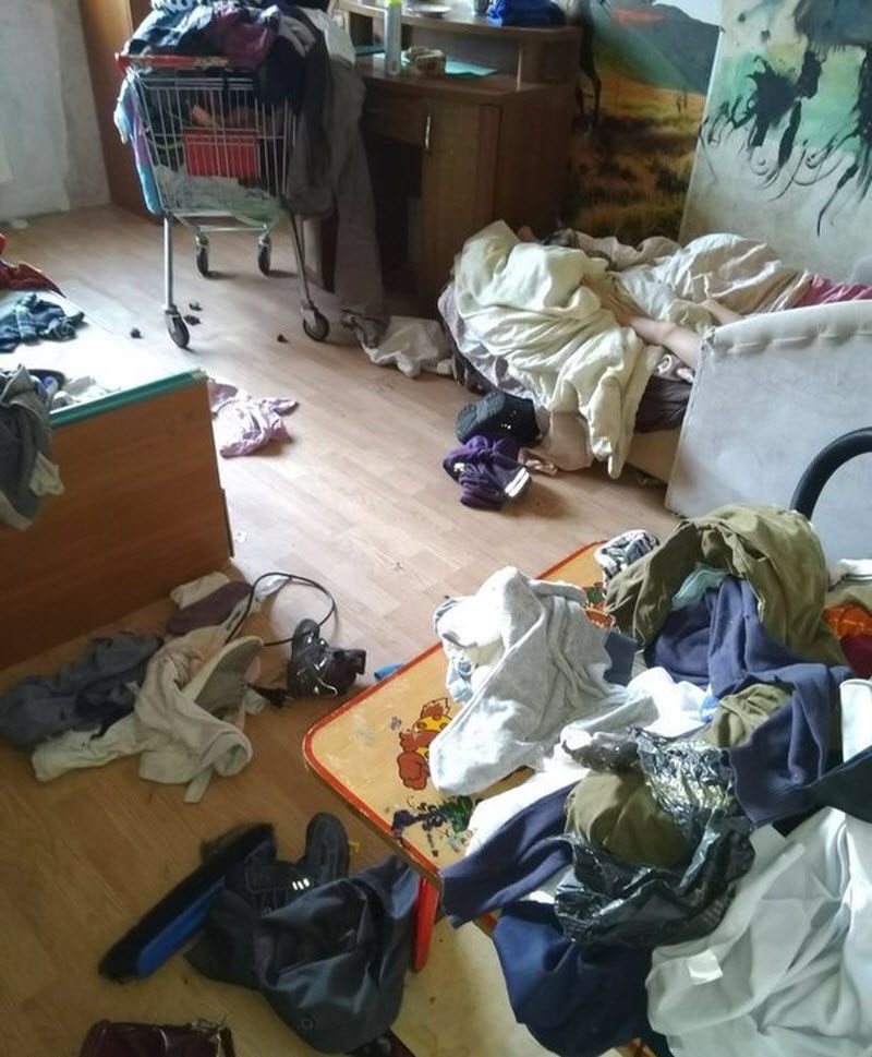 В питерской квартире среди гор дерьма выживали дети