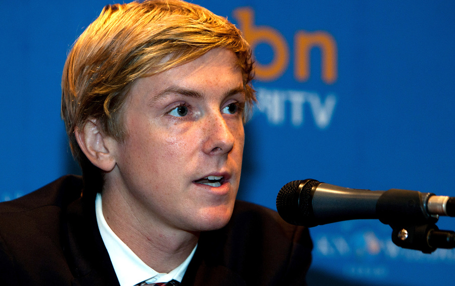 Сооснователь самой популярной соцсети выступил против Марка Цукерберга