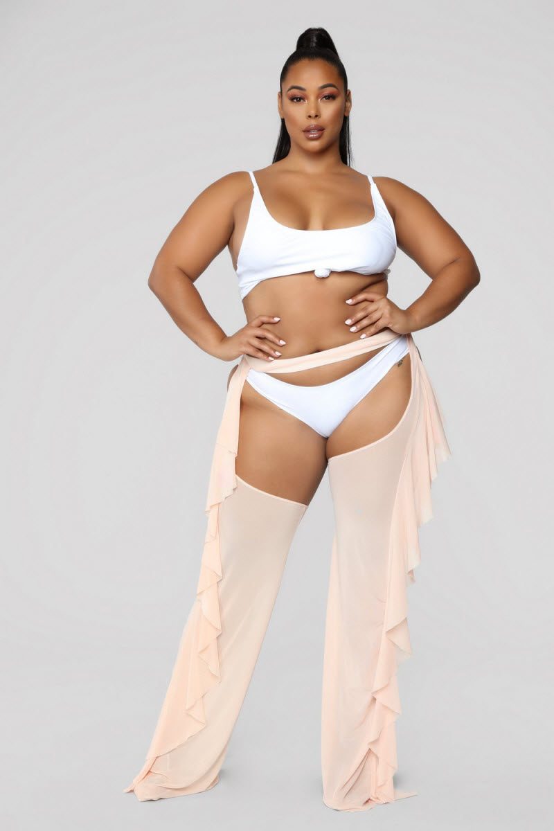 Последние модные тенденции: оригинальный наряд от Fashion Nova