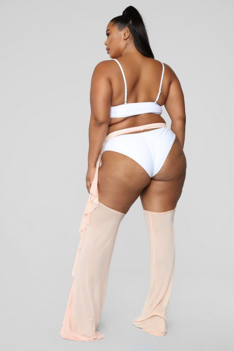Последние модные тенденции: оригинальный наряд от Fashion Nova