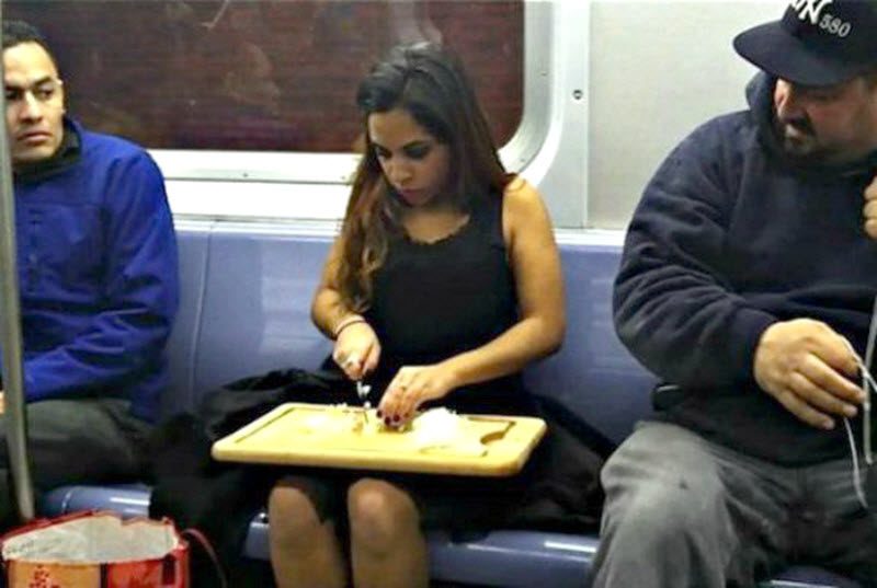 17 личностей, которые сохраняют спокойствие даже в самых странных ситуациях