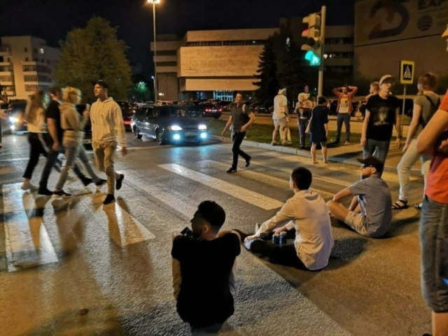Жители Екатеринбурга протестуют против строительства храма в сквере у Театра драмы