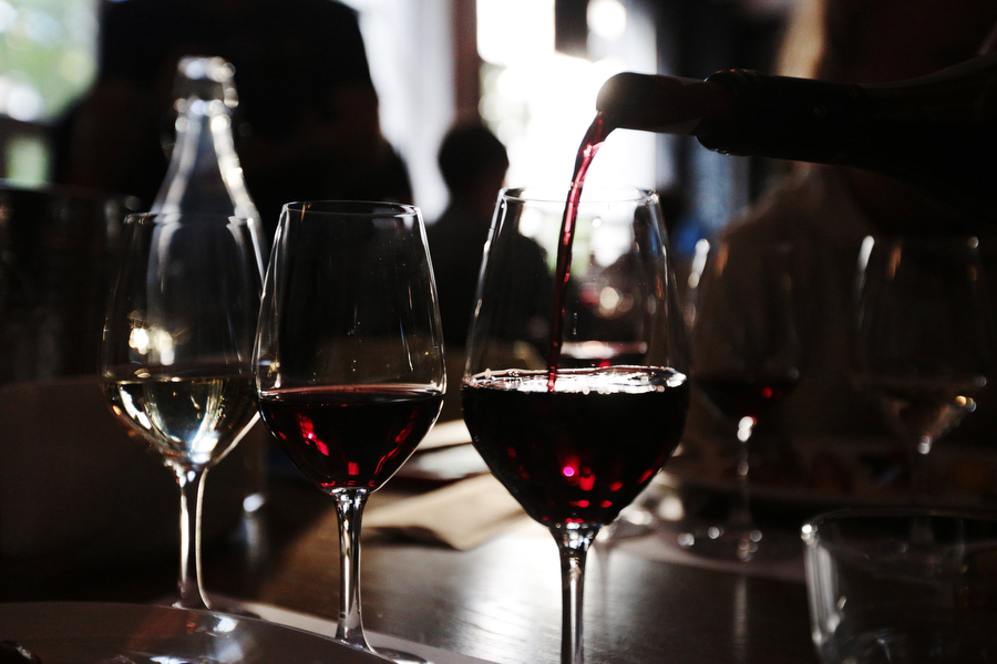 Факты о Божоле, которые сделают вас винным знатоком с безупречным вкусом