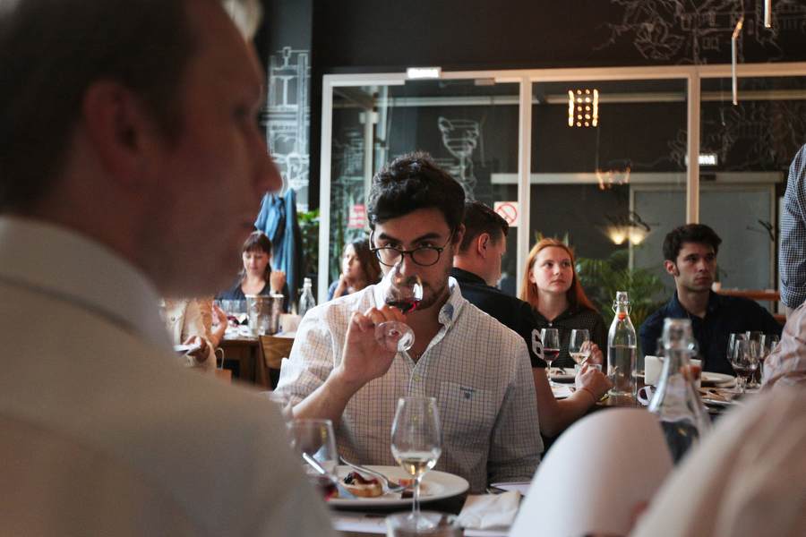 Факты о Божоле, которые сделают вас винным знатоком с безупречным вкусом