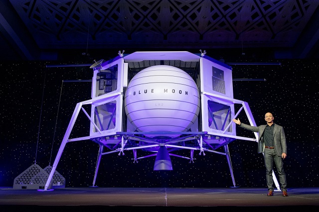 To the Moon. Самый богатый человек на планете презентовал машину для транспортировки грузов на Луну