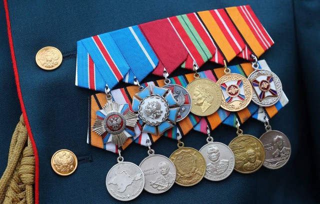 С военной формы уберут гражданские награды С военной формы уберут гражданские награды