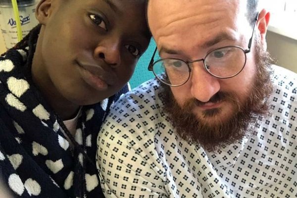 Парень из Англии сделал предложение любимой девушке и подарил ей свою почку