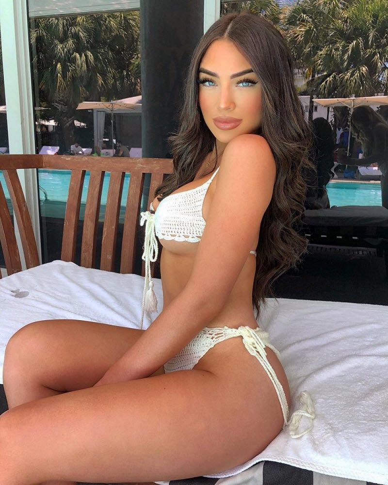 Underboob: девушки с полуобнаженной грудью