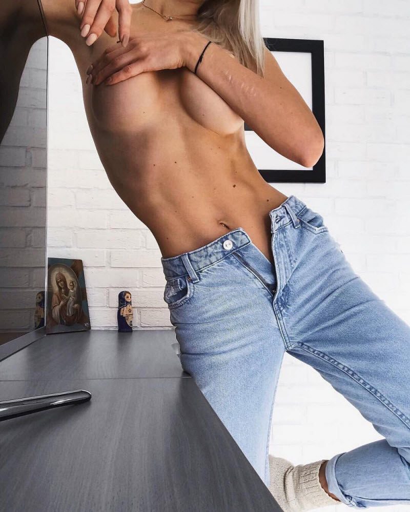 Underboob: девушки с полуобнаженной грудью