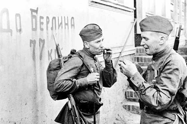 Архивные фотографии и моменты из прошлого