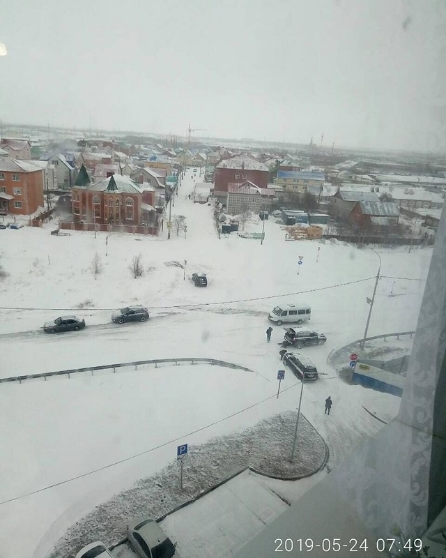 Зима близко. На пороге лета в Салехарде начался снегопад