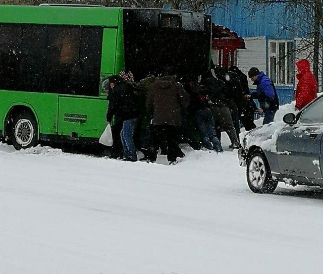 Зима близко. На пороге лета в Салехарде начался снегопад