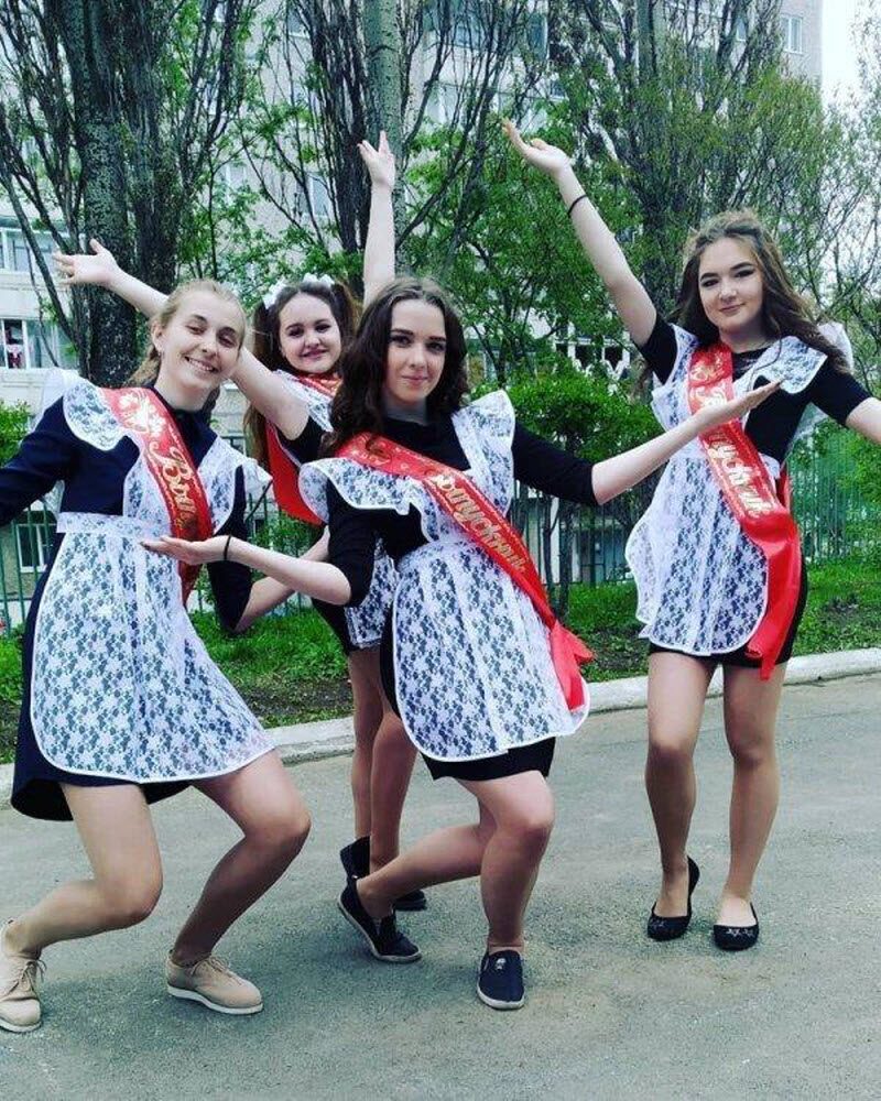 Выпускницы 2019: фотографии с последнего звонка