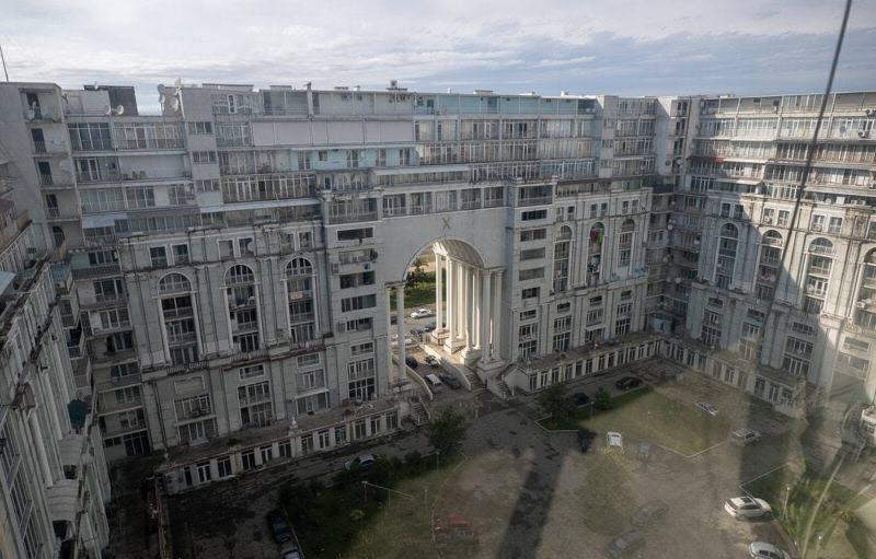 Курортное проклятье Батуми - пристройки, надстройки и царские балконы в хрущевках
