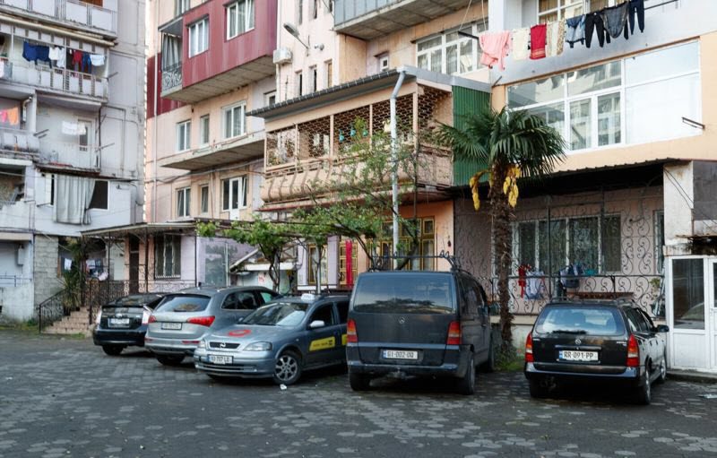 Курортное проклятье Батуми - пристройки, надстройки и царские балконы в хрущевках