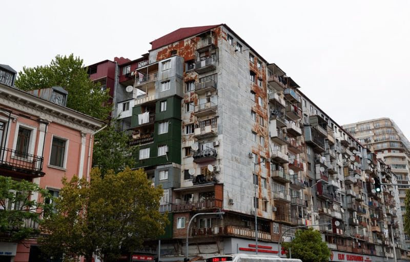 Курортное проклятье Батуми - пристройки, надстройки и царские балконы в хрущевках