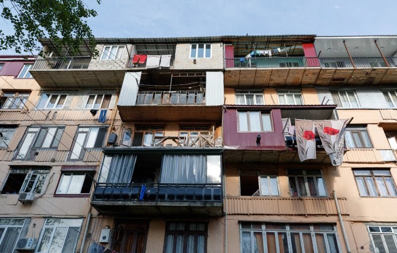 Курортное проклятье Батуми - пристройки, надстройки и царские балконы в хрущевках