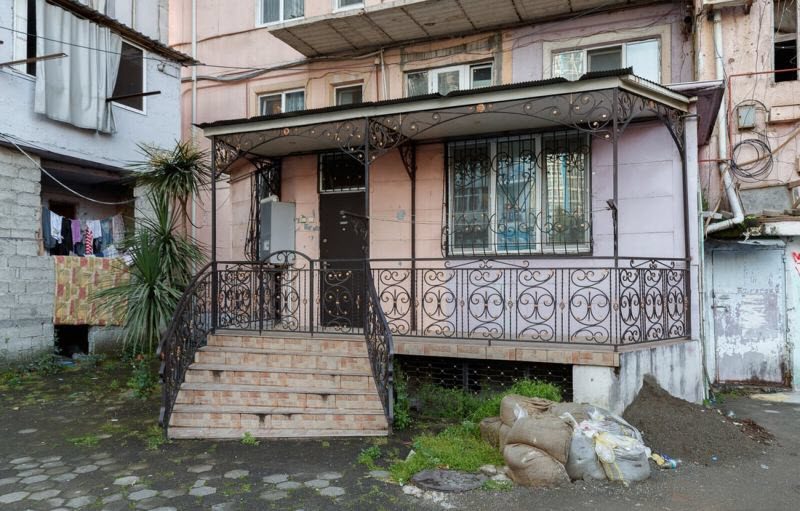 Курортное проклятье Батуми - пристройки, надстройки и царские балконы в хрущевках