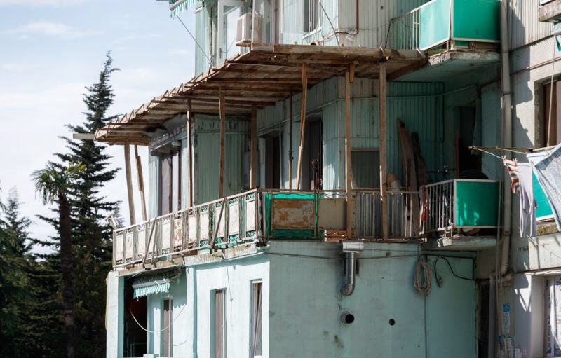 Курортное проклятье Батуми - пристройки, надстройки и царские балконы в хрущевках