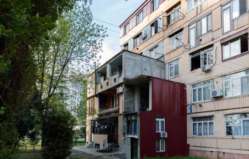 Курортное проклятье Батуми - пристройки, надстройки и царские балконы в хрущевках