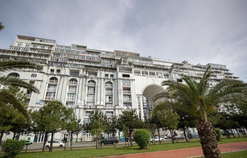 Курортное проклятье Батуми - пристройки, надстройки и царские балконы в хрущевках