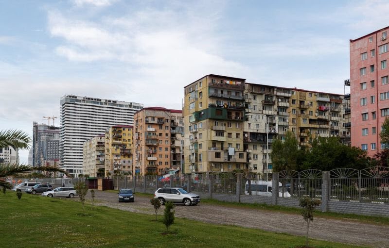 Курортное проклятье Батуми - пристройки, надстройки и царские балконы в хрущевках